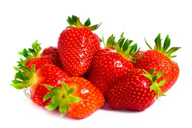 yeşil yaprakları ile taze çilek meyve