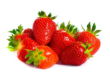 yeşil yaprakları ile taze çilek meyve