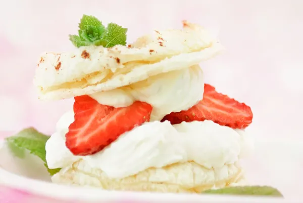 Tasty strawberry desert — Stock Photo, Image