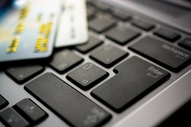 kavramı klavye ve kredi kartı ile online alışveriş