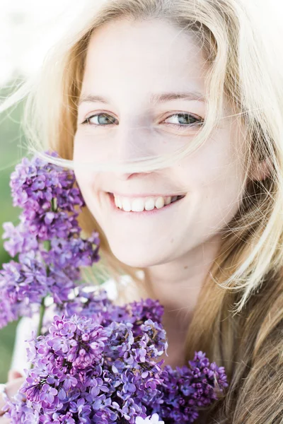 Blomma kvinna — Stockfoto