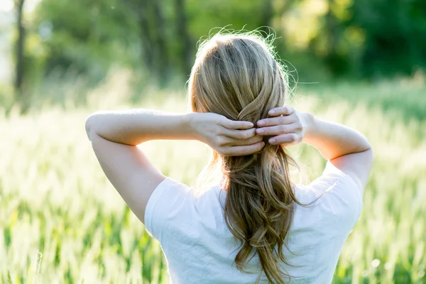 Magnifique romantique fille en plein air — Photo