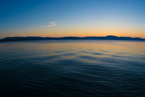 Pôr do sol sobre o mar — Fotografia de Stock