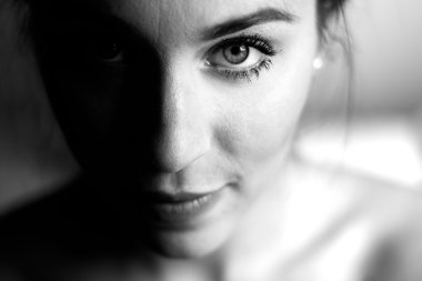 güzel kadının siyah beyaz fotoğraf