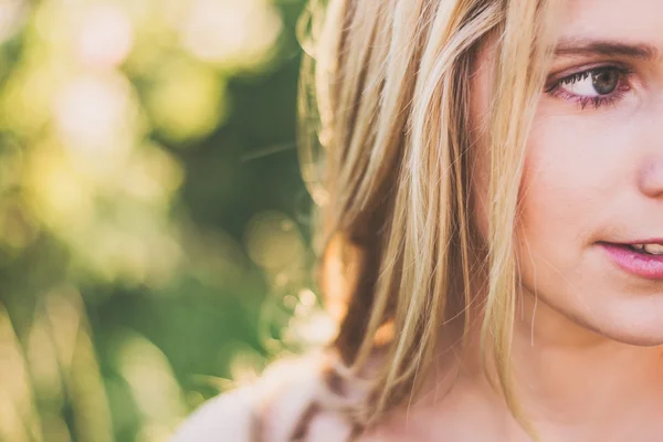 Zomer meisje portret — Stockfoto