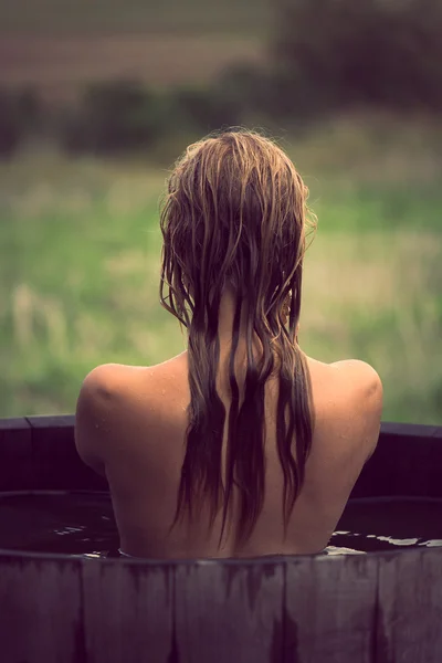 Gyönyörű gyógyfürdő nő — Stock Fotó