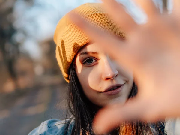 Teenager Girl Showing Hand Palm — Stock Photo, Image