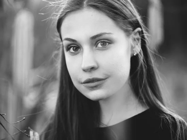 Портрет Молодой Женщины Улице — стоковое фото