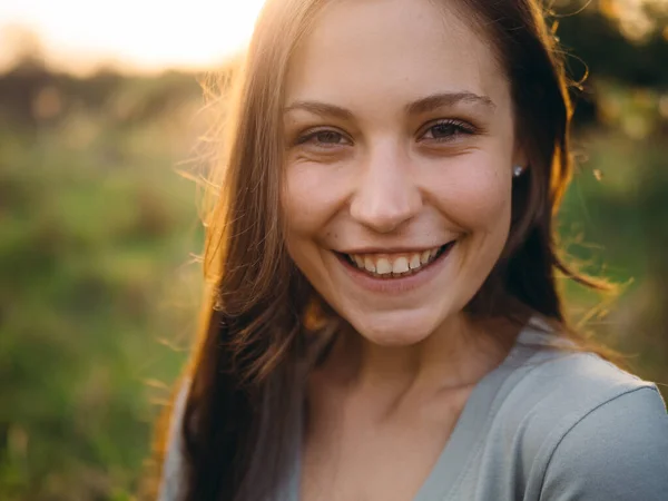 Happy Smiling Young Girl Outdoor Fotos De Bancos De Imagens