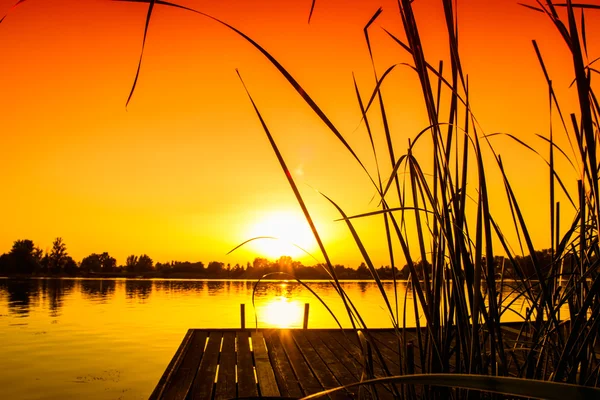 Tuna Nehri üzerindeki günbatımı