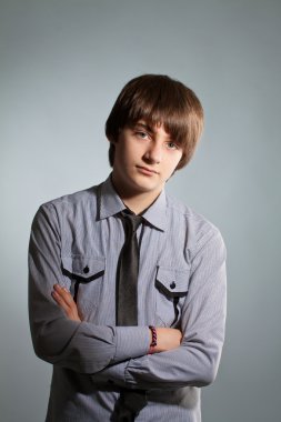 yakışıklı olan gömlek ve kravat