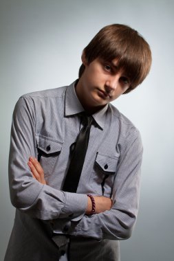 yakışıklı olan gömlek ve kravat