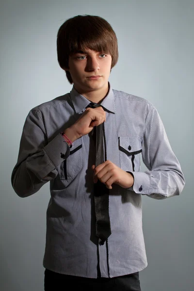 Bonito tipo de camisa e gravata — Fotografia de Stock
