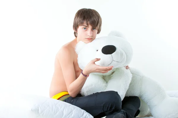少年与白色熊 — 图库照片
