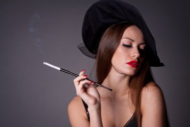 kadın moda makyaj ile