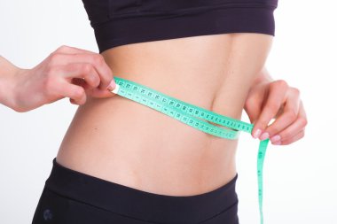 kusursuz bir beden ile seksi genç kadının orta bölümü