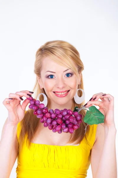 Žena s hroznovým vínem — Stock fotografie