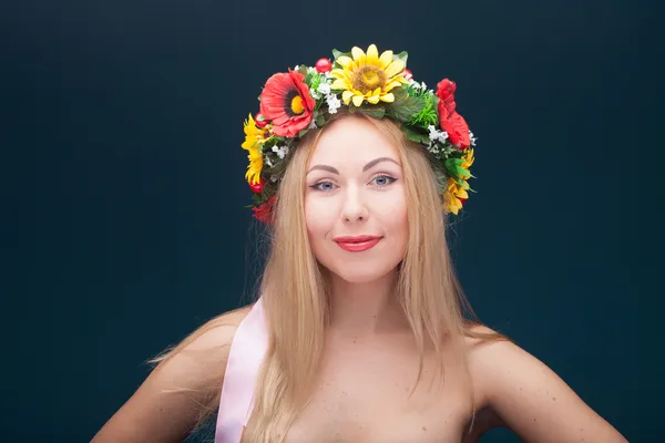 Portrait of beautiful smiling woman with wreath on her head — Stock Photo, Image