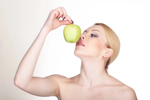 Mujer con manzana — Foto de Stock