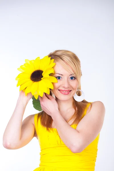 Frau mit Blume — Stockfoto