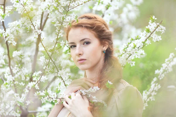 Woman in spring — Stock Photo, Image