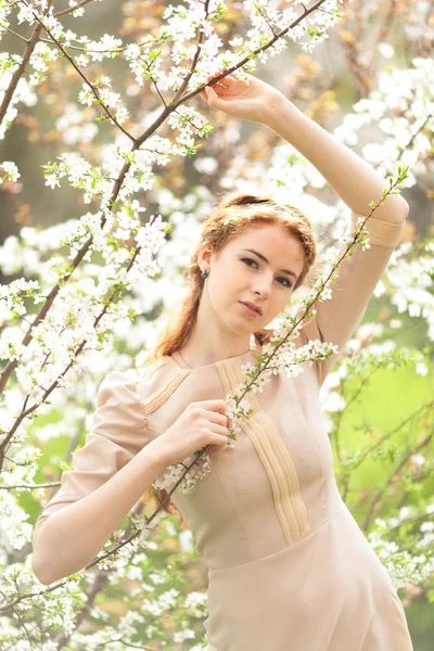 Woman in spring — Stock Photo, Image