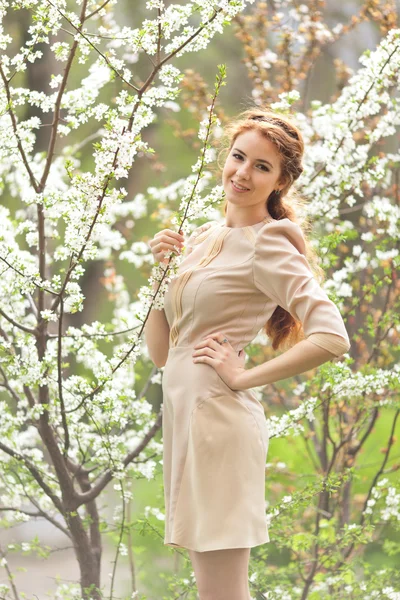 Woman in spring — Stock Photo, Image