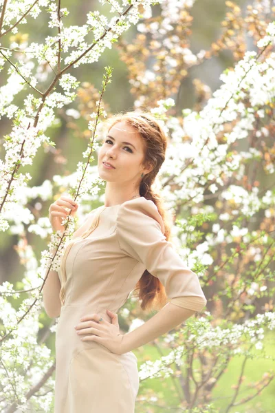 Woman in spring — Stock Photo, Image