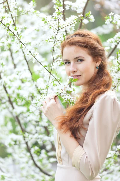 Woman in spring — Stock Photo, Image