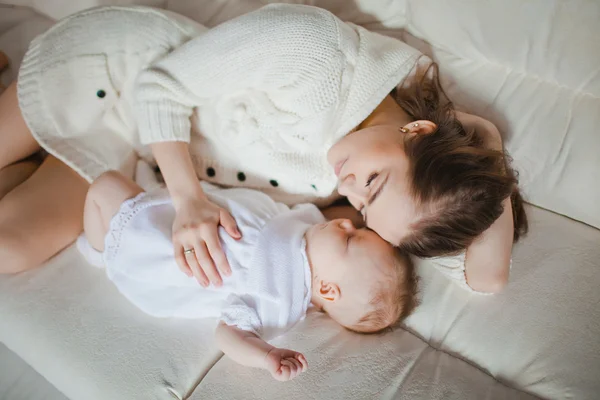 Madre con bebé —  Fotos de Stock