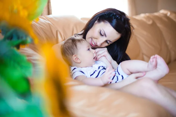 Mutter mit Baby — Stockfoto