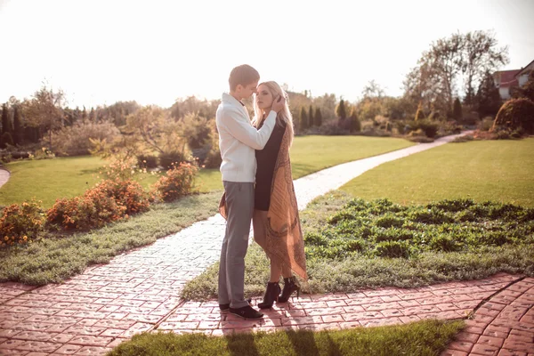 Pareja feliz —  Fotos de Stock