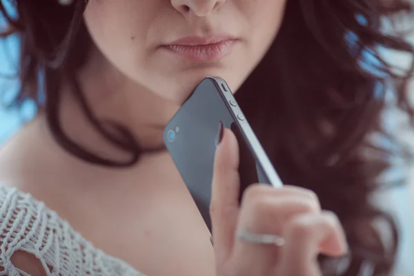 Mujer con teléfono — Foto de Stock