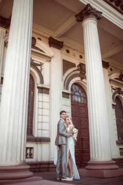Düğün gününde mutlu gelin ve damat