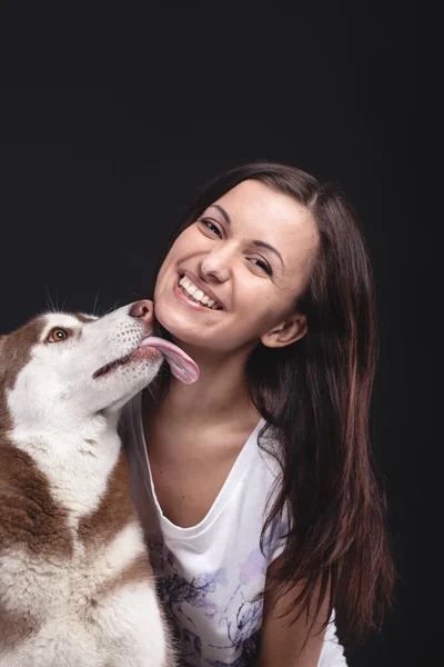 Eigenaar met haar hond — Stockfoto