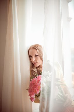 Lale ile güzel bir kadın