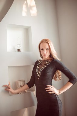 Lale ile güzel bir kadın