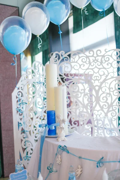 Blaue und weiße Kerzen — Stockfoto