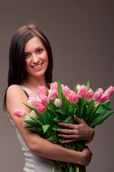 Fille avec un bouquet — Photo