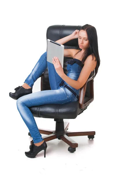 Mulher usando um PC touch-pad — Fotografia de Stock