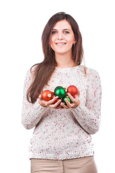 Retrato de una joven en suéter blanco con bolas de Navidad —  Fotos de Stock