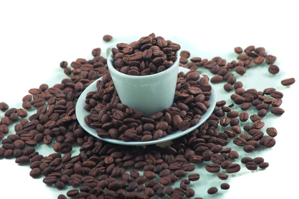 ถ้วยบนเมล็ดกาแฟ — ภาพถ่ายสต็อก