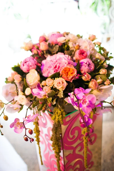 Flowers in a vase — Stock Photo, Image