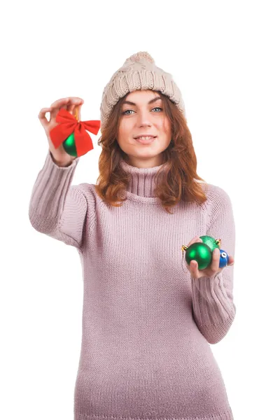 Giovane donna con palla di Natale — Foto Stock