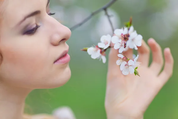 Woman in spring — Stock Photo, Image