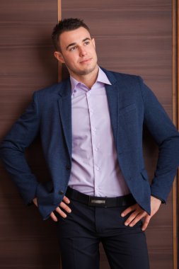 Kendine güvenen işadamı