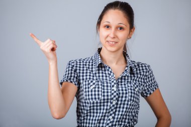 kadın işaret parmağına doğru