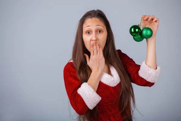 Santa helper meisje met groene ballen — Stockfoto