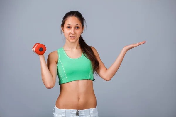 Mujer con mancuernas — Foto de Stock