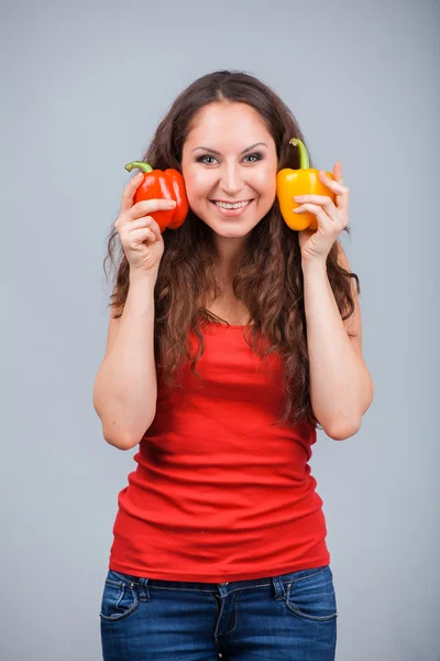 Mujer con pimientos — Foto de Stock